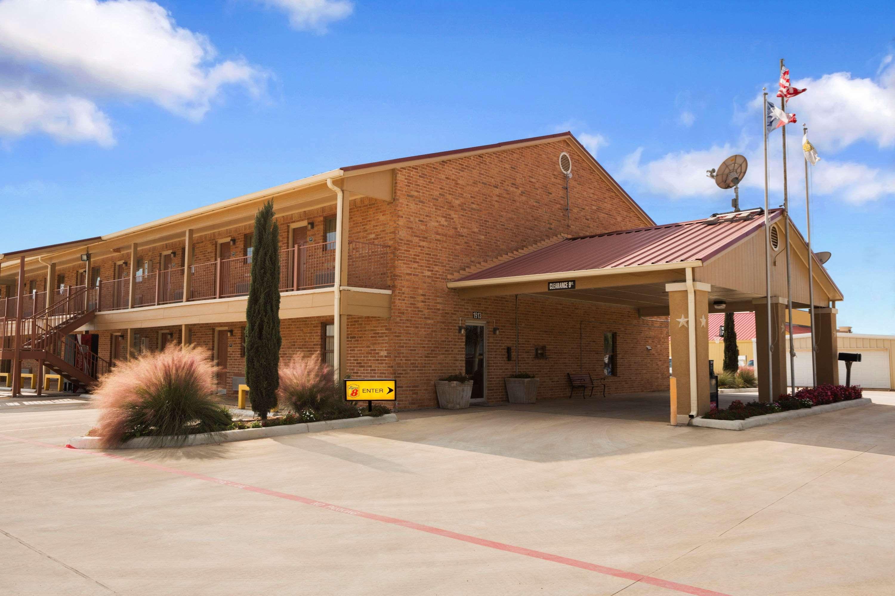 Motel Super 8 By Wyndham Pleasanton Exterior foto