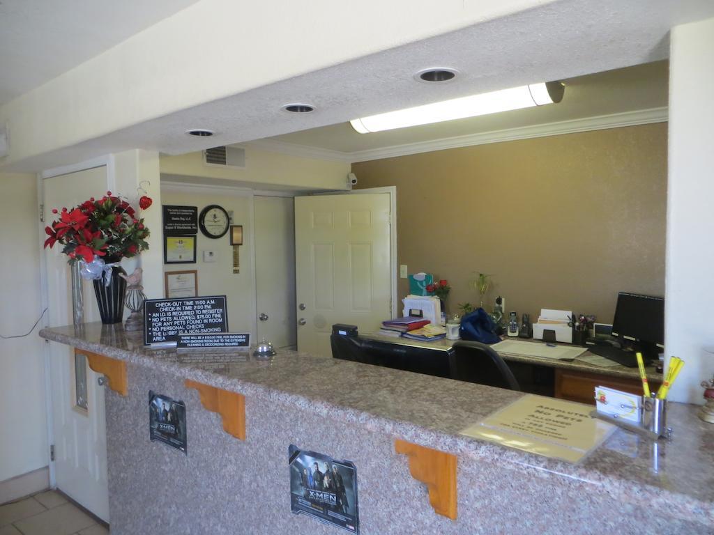 Motel Super 8 By Wyndham Pleasanton Exterior foto