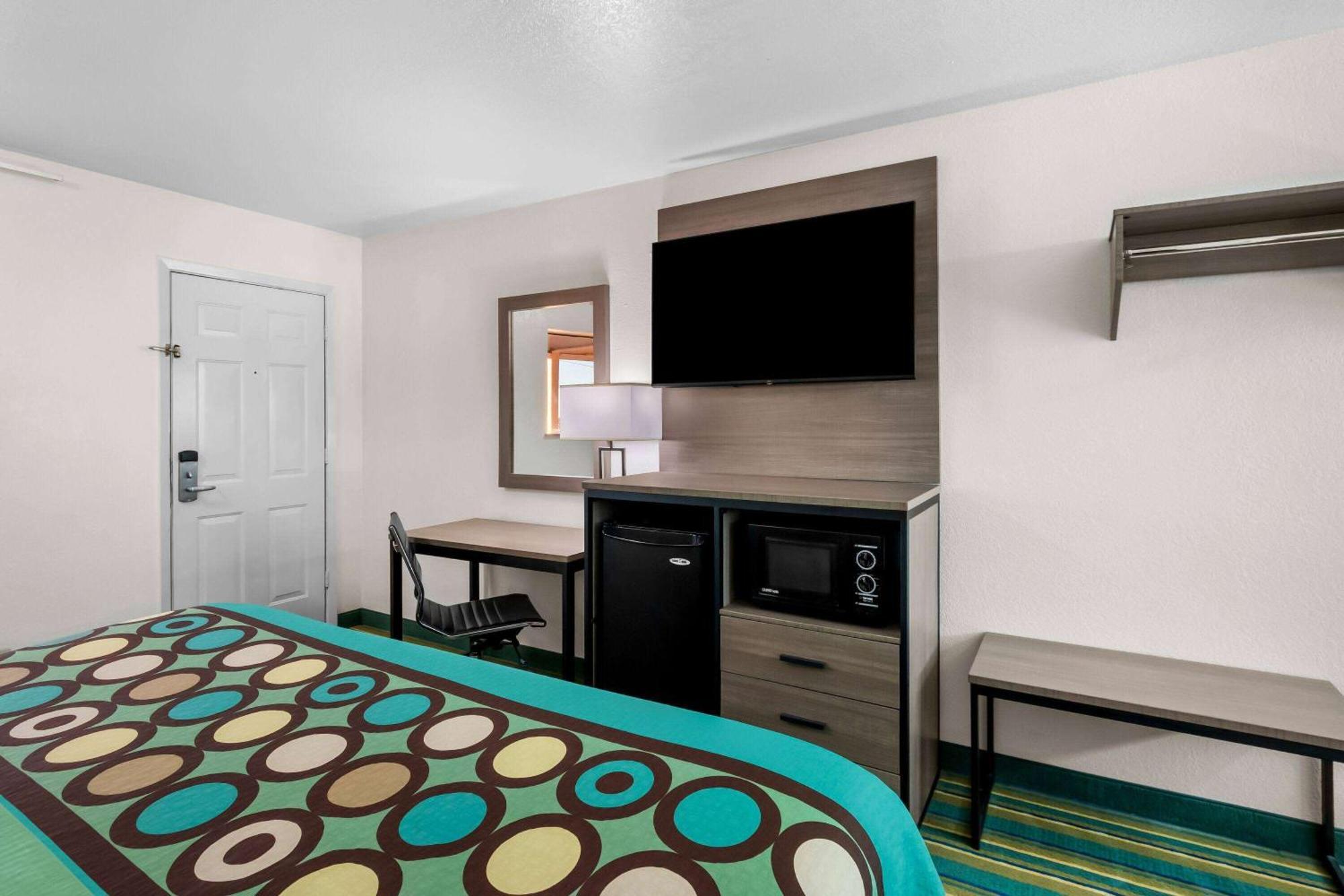 Motel Super 8 By Wyndham Pleasanton Exterior foto