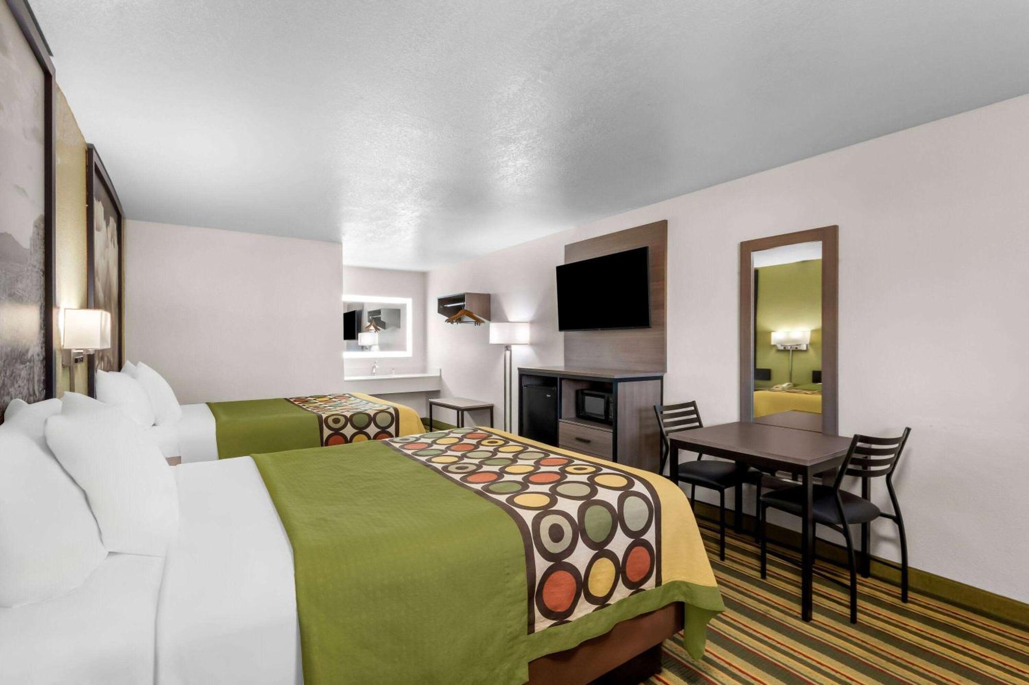 Motel Super 8 By Wyndham Pleasanton Exterior foto