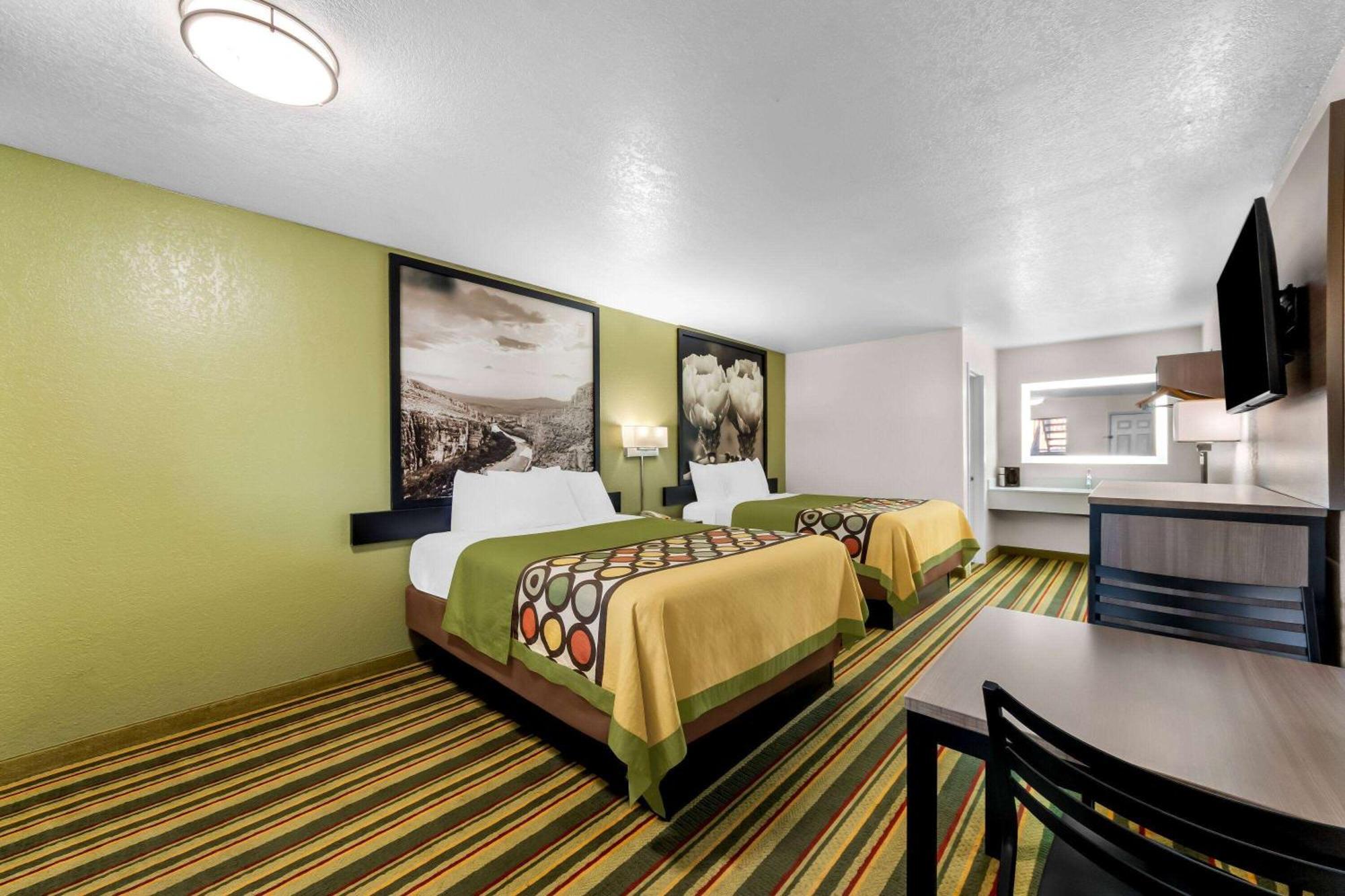 Motel Super 8 By Wyndham Pleasanton Exterior foto