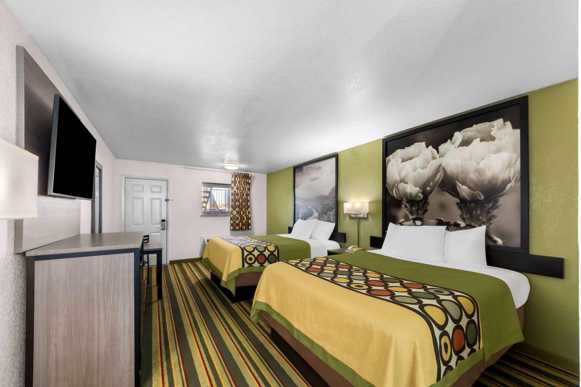 Motel Super 8 By Wyndham Pleasanton Exterior foto