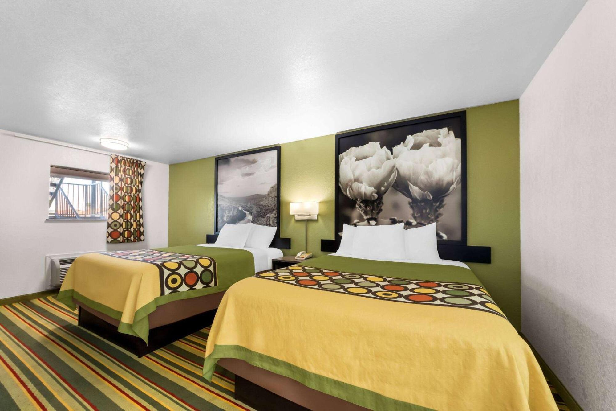 Motel Super 8 By Wyndham Pleasanton Exterior foto