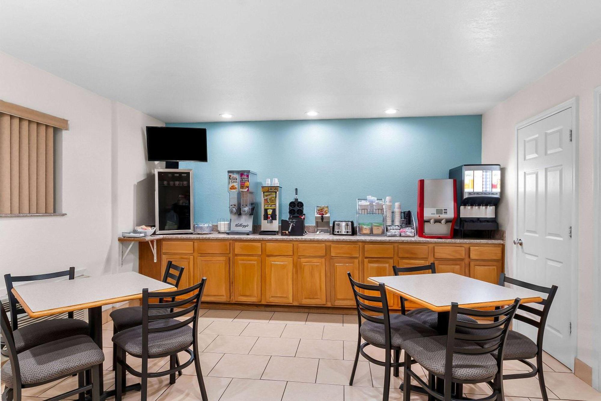 Motel Super 8 By Wyndham Pleasanton Exterior foto