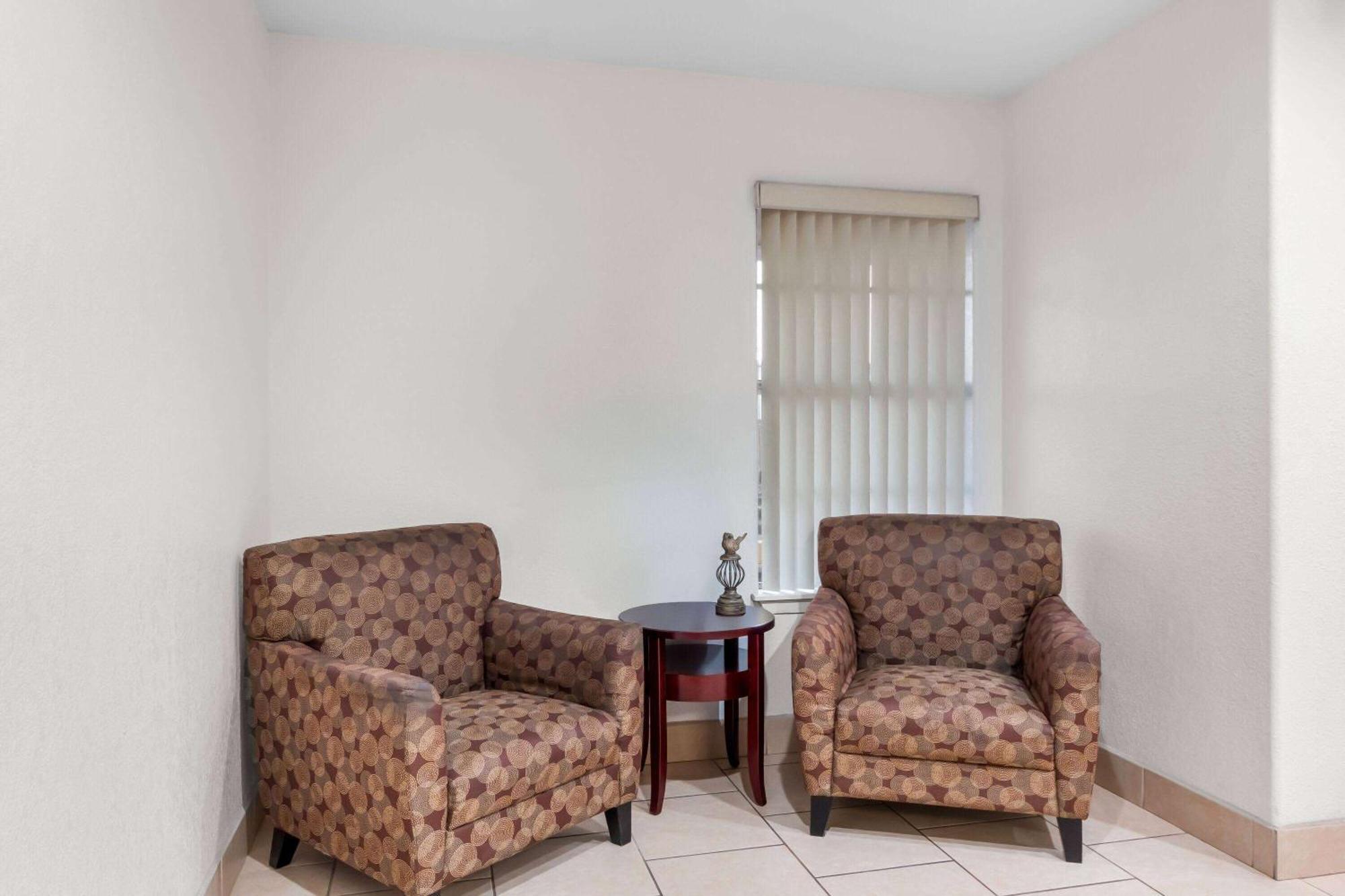 Motel Super 8 By Wyndham Pleasanton Exterior foto