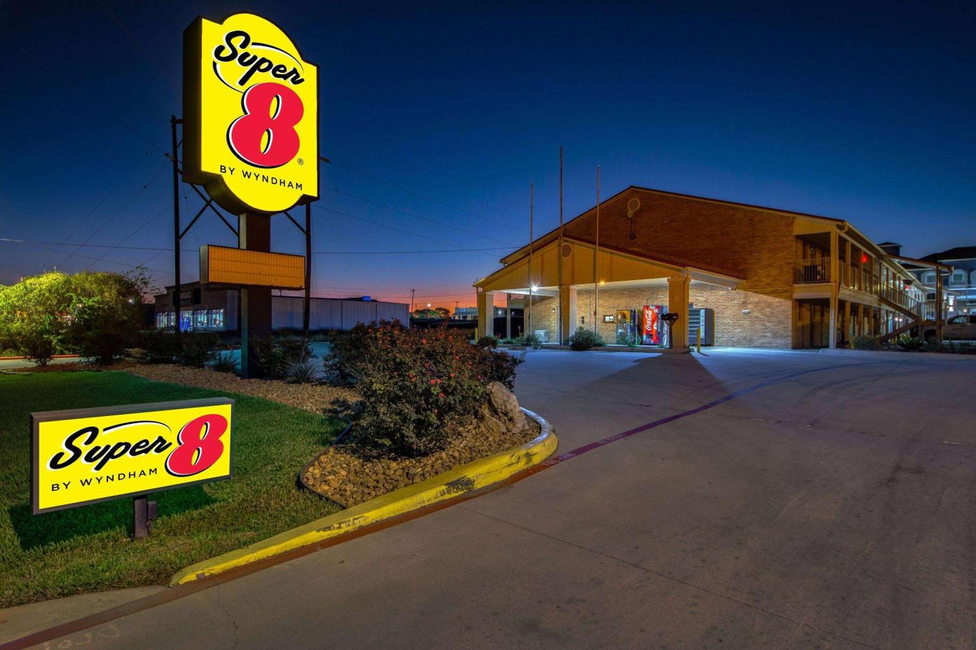 Motel Super 8 By Wyndham Pleasanton Exterior foto