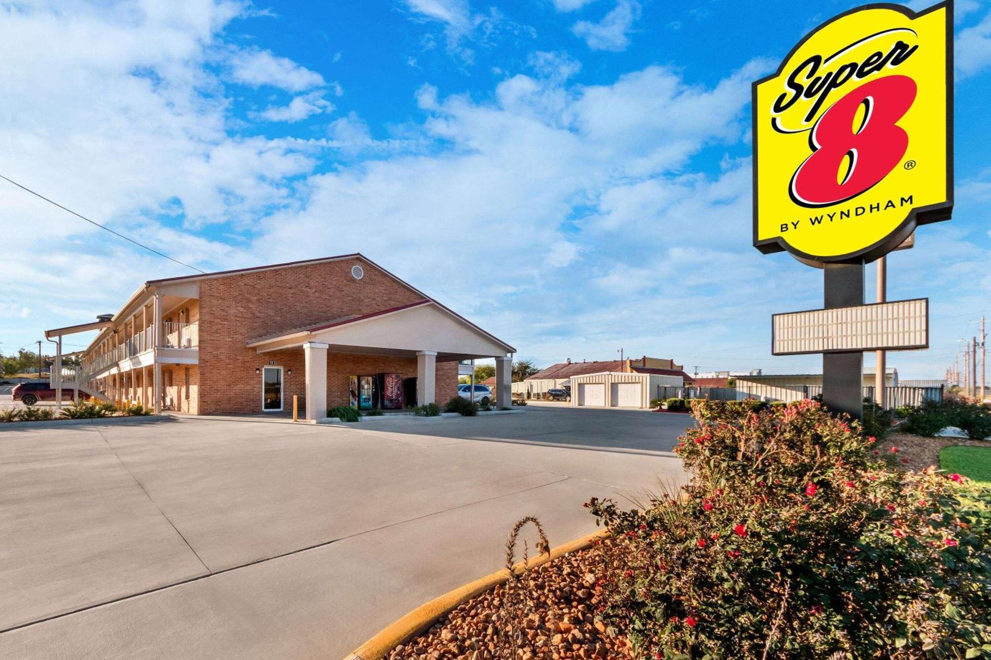 Motel Super 8 By Wyndham Pleasanton Exterior foto